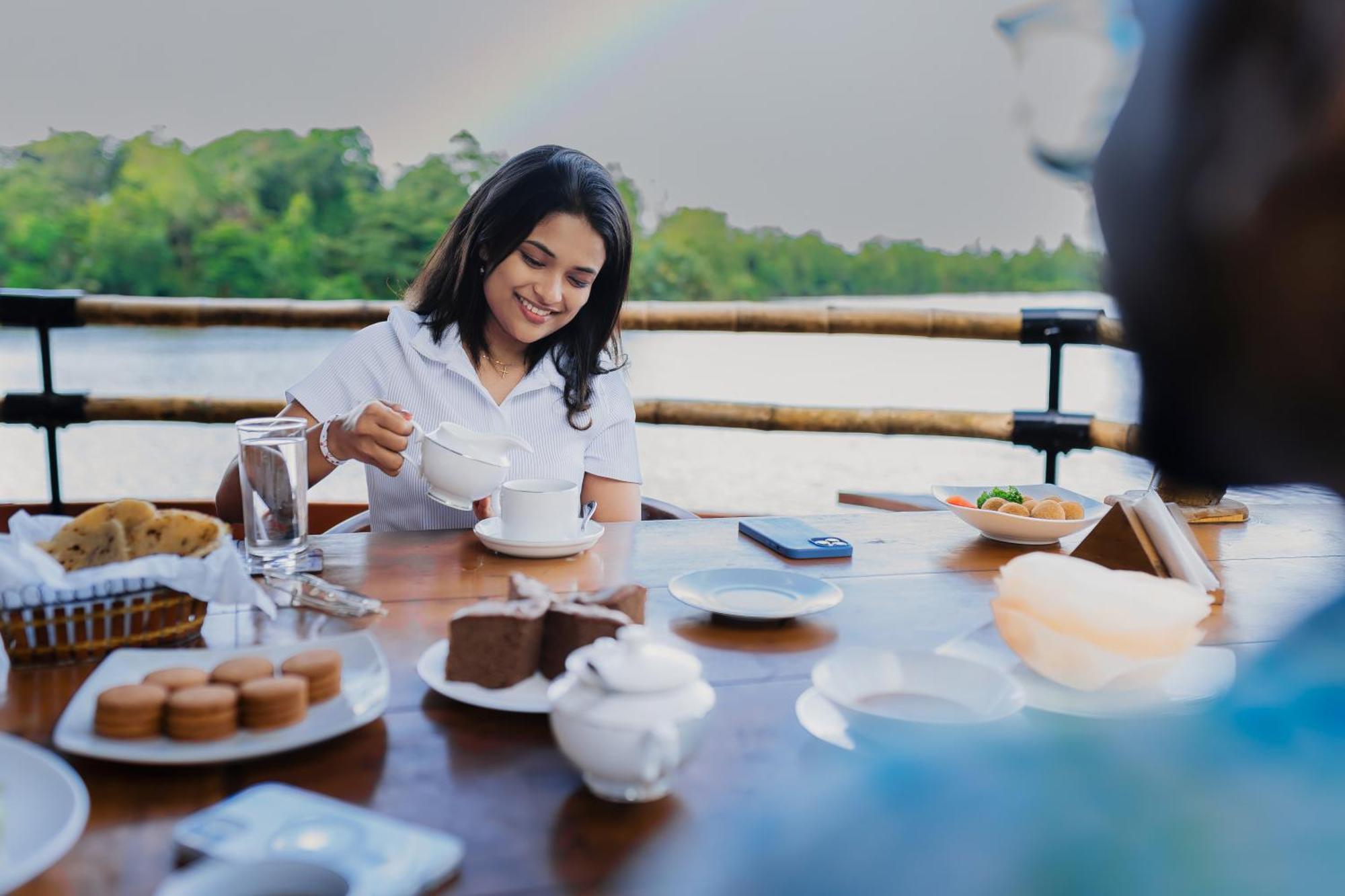 Отель Yathra Houseboat Бентота Экстерьер фото