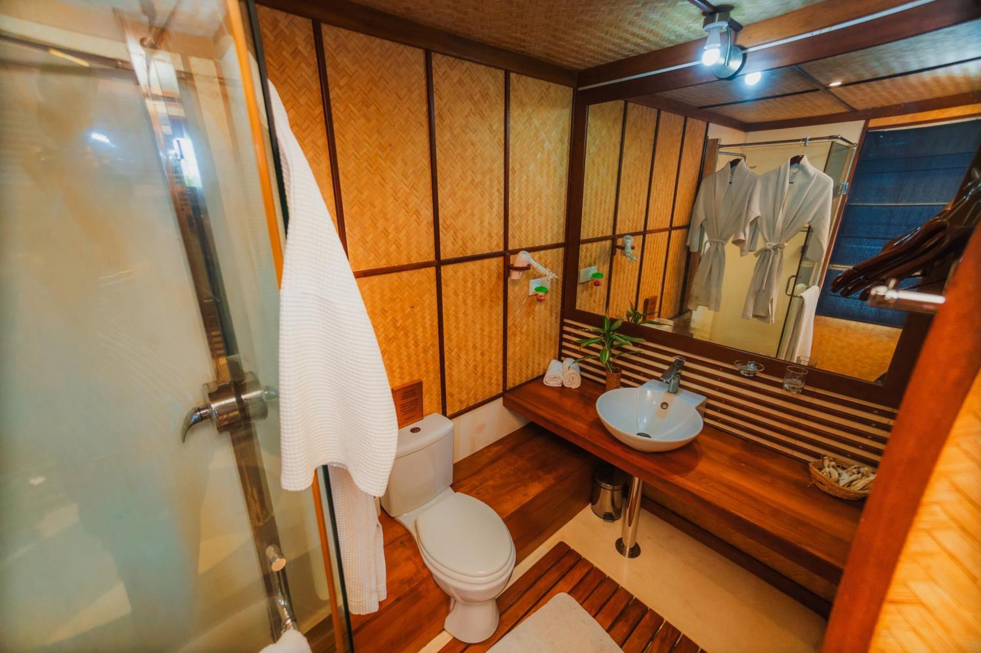 Отель Yathra Houseboat Бентота Экстерьер фото