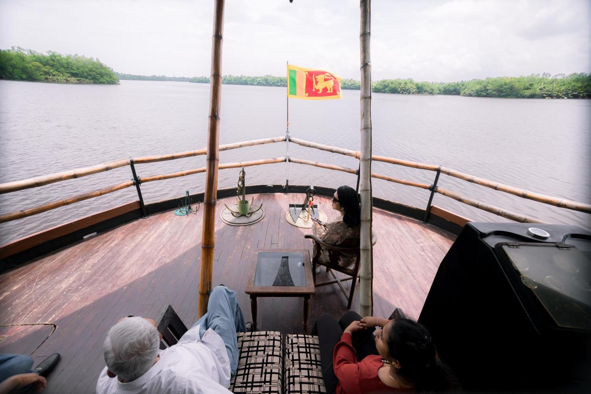 Отель Yathra Houseboat Бентота Экстерьер фото