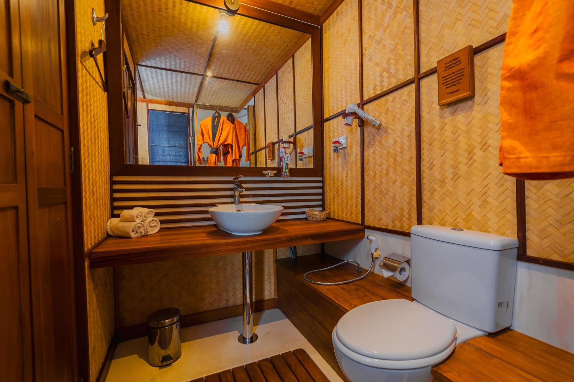 Отель Yathra Houseboat Бентота Экстерьер фото